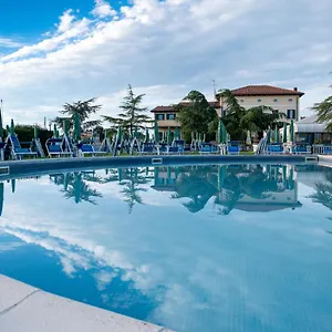 Hotell Sara, Mestre